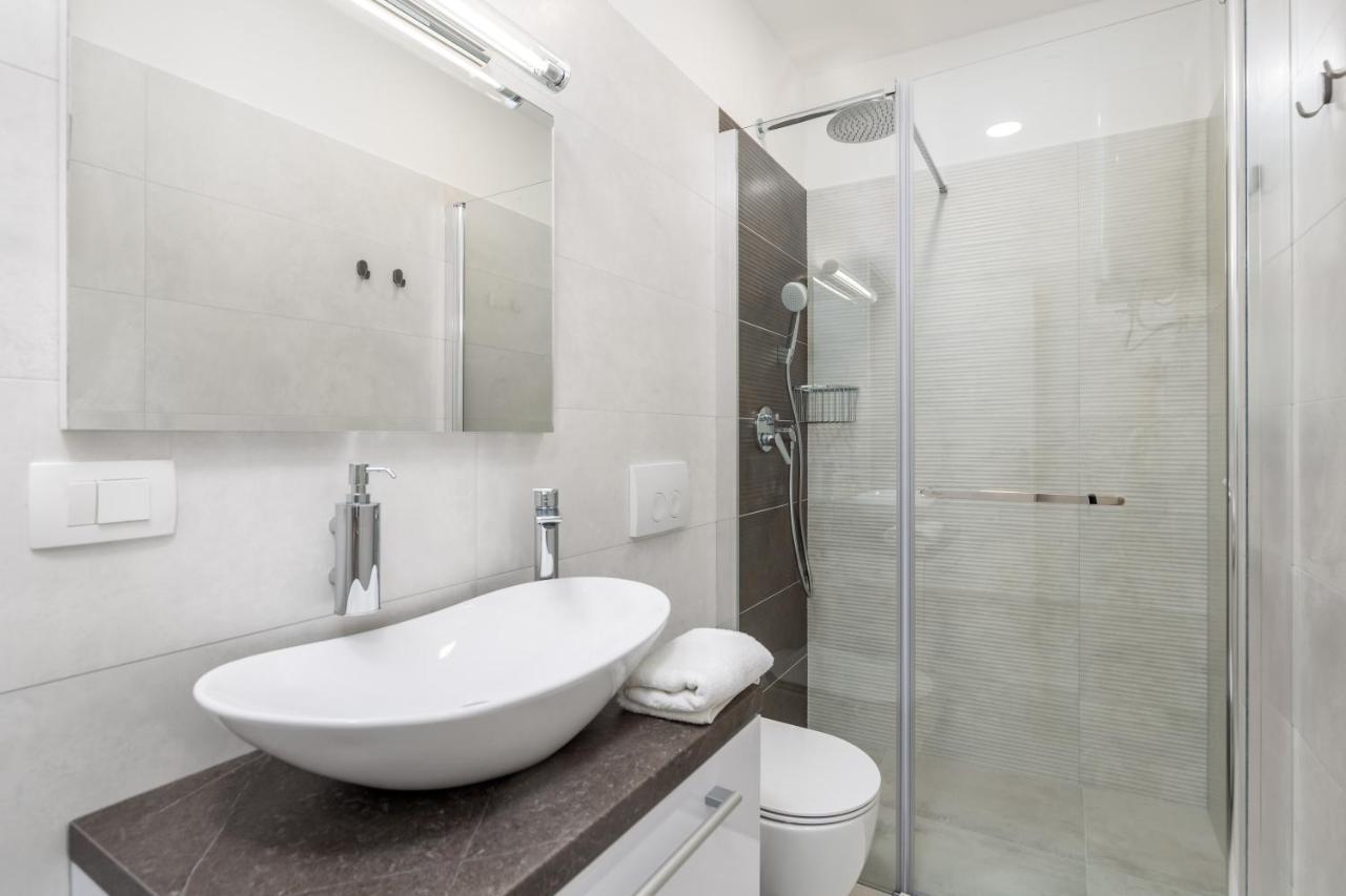 Srnec Apartments - Korzo Риека Экстерьер фото