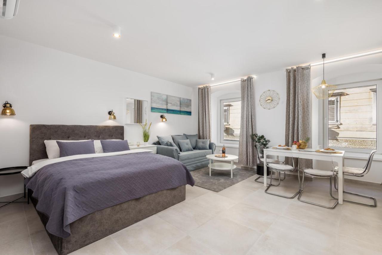 Srnec Apartments - Korzo Риека Экстерьер фото